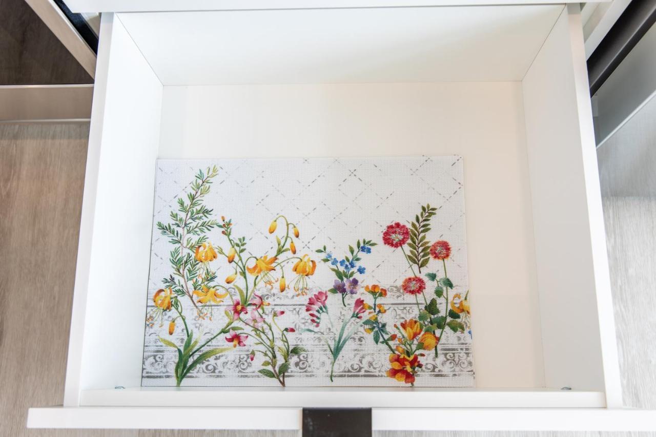 Brand New Luxury Downtown Near The Beach #13 Kelowna Zewnętrze zdjęcie