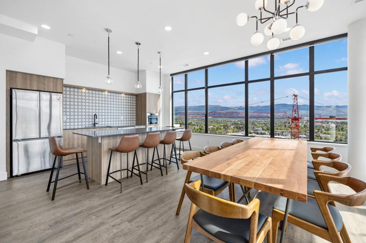 Brand New Luxury Downtown Near The Beach #13 Kelowna Zewnętrze zdjęcie