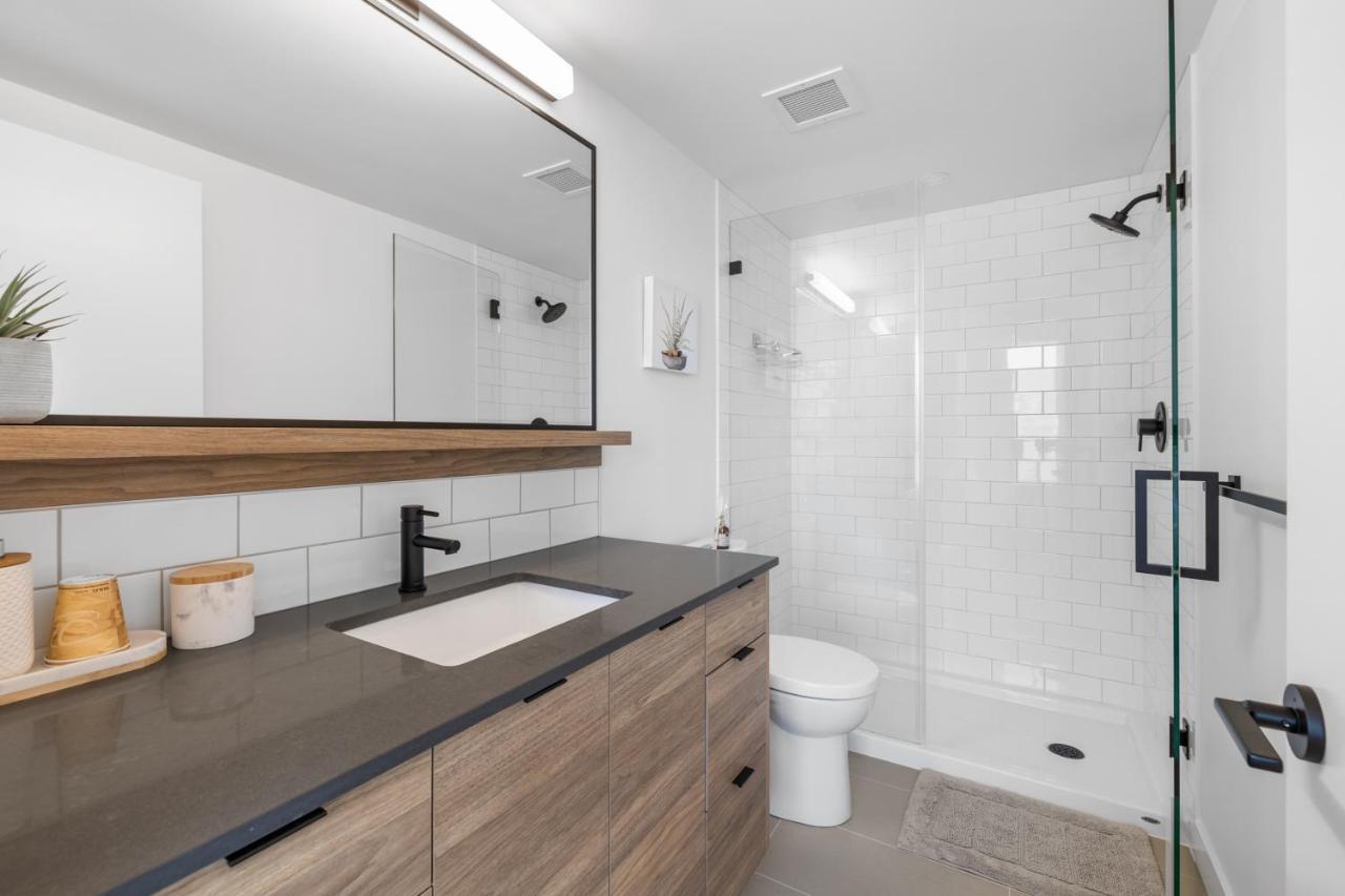 Brand New Luxury Downtown Near The Beach #13 Kelowna Zewnętrze zdjęcie